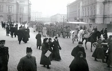 Soldaten vertrekken naar het front, St. Petersburg, 1917
